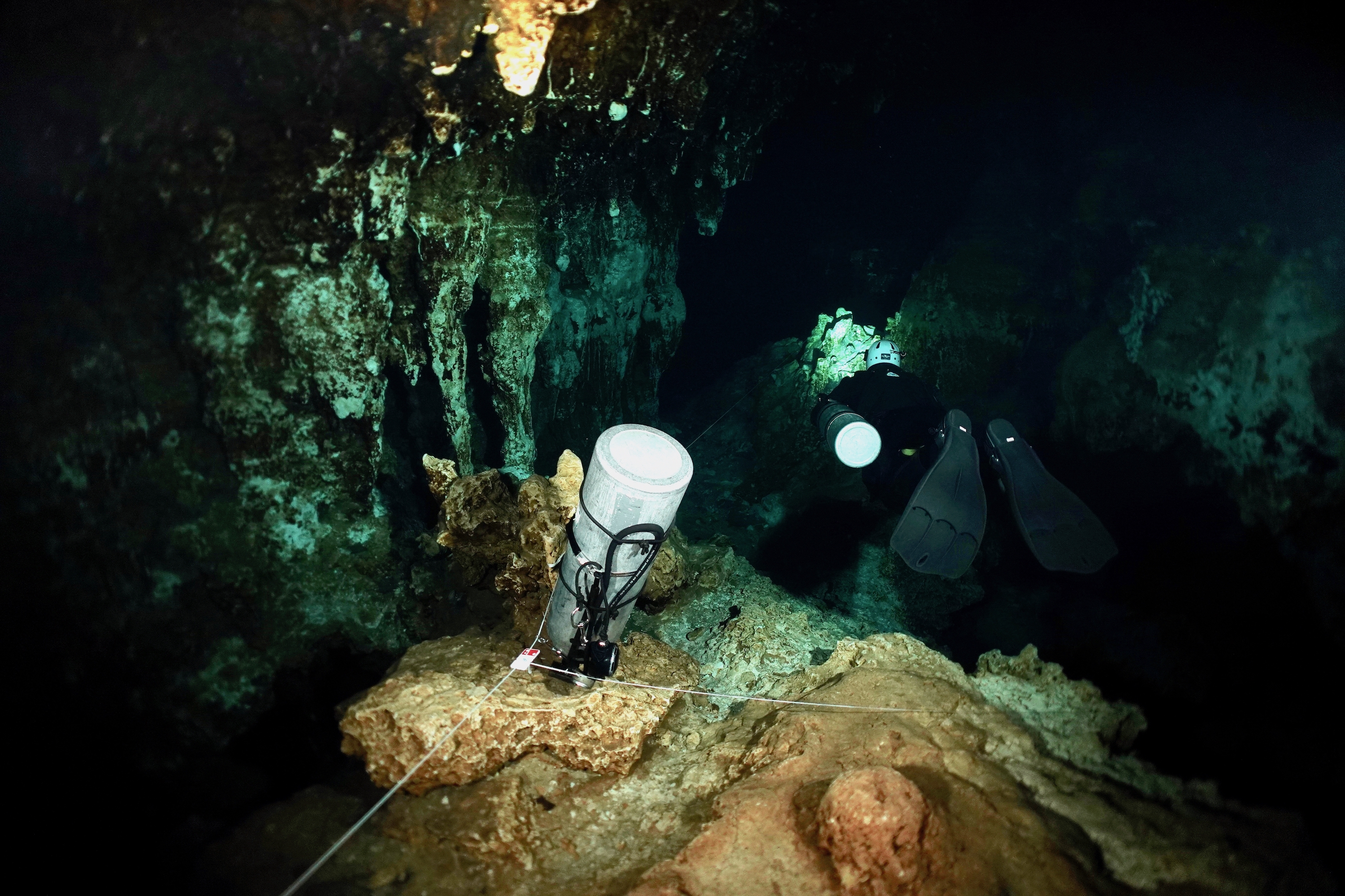 Leaving a stage tank on the guide line in Cenote Zacil-Ha