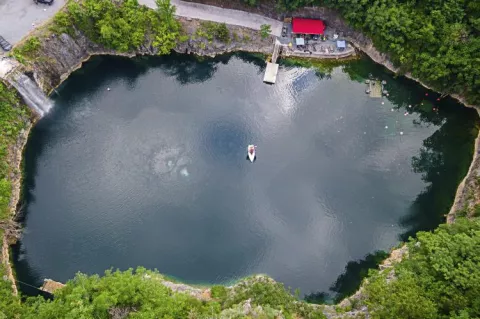 Gray Quarry, Tennesee, USA. Photo by Gordon Hutchinson